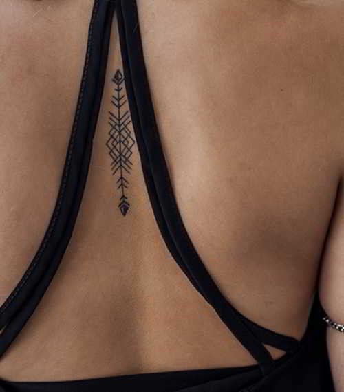 7 sutiles tatuajes para la espalda-1
